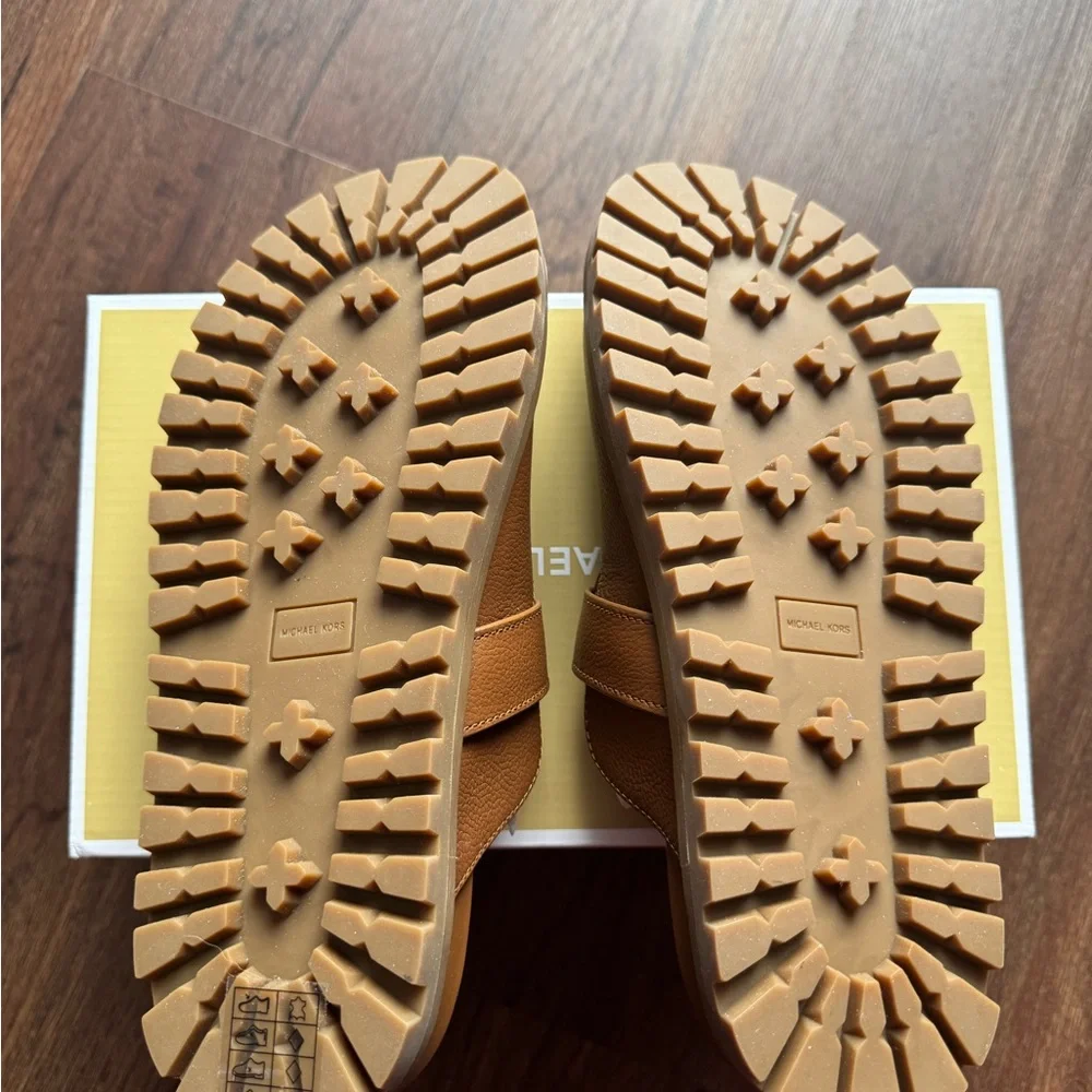 Brand new leather clog - Picture 4 of 8
